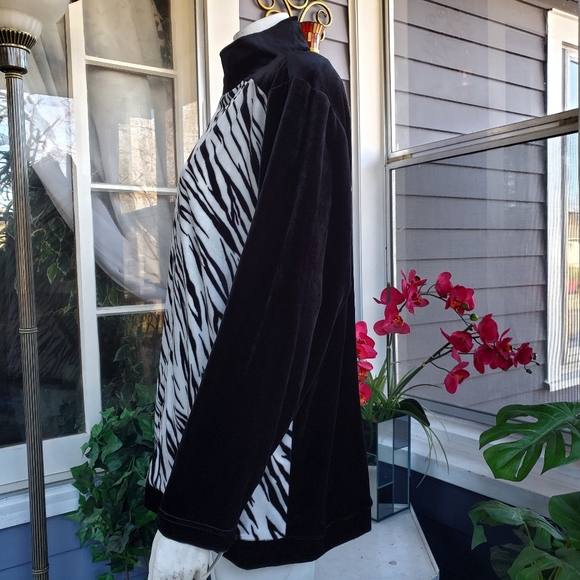 New With Tag Blast Black & White Zebra Print Velvet Zipped Up Front Jacket /Med. - Picture 5 of 11